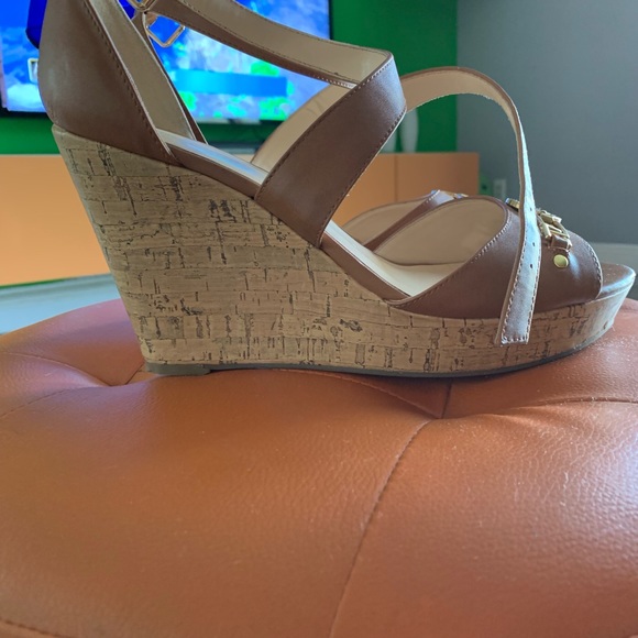 Marc Fisher wedge sandals 11 - Picture 3 of 5